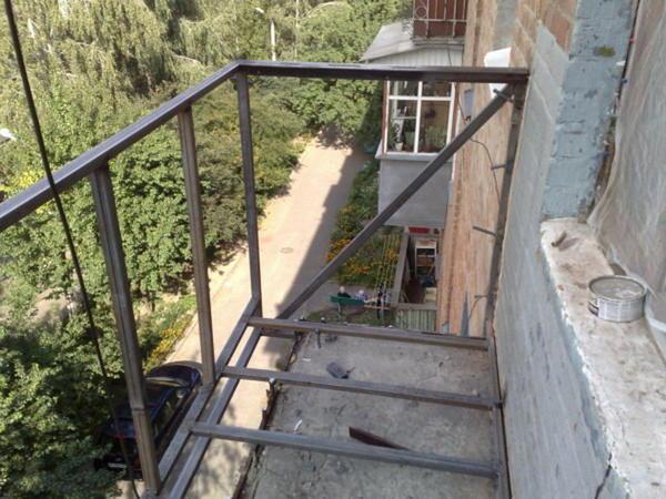 Подготовка балкона и монтаж сайдинговых панелей